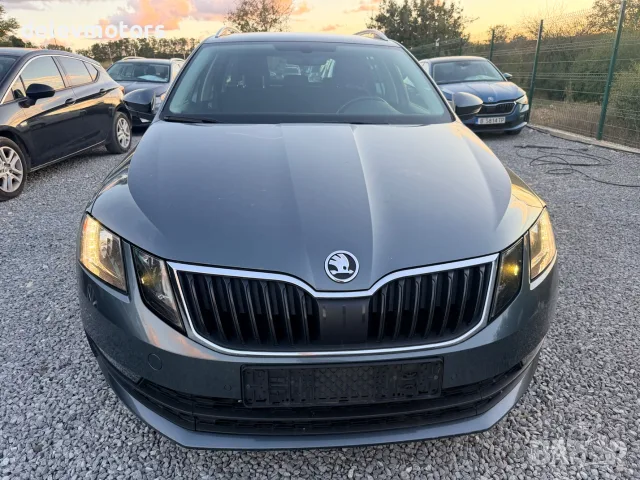 Skoda Octavia комби 1.5 TSI 150 кс., автоматик, 2020 г., евро 6, 2 ключа, теглич, снимка 2 - Автомобили и джипове - 56242165