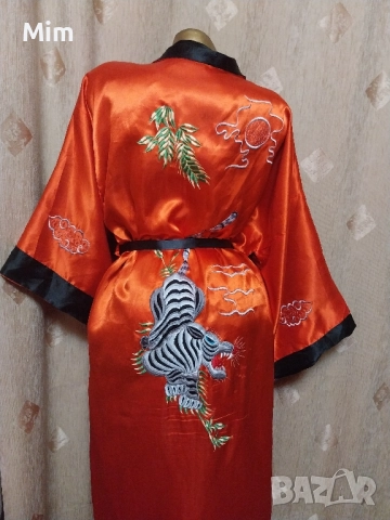 Сатенен халат с две лица черно и червено бродерия дракон , снимка 13 - Нощници - 51915370