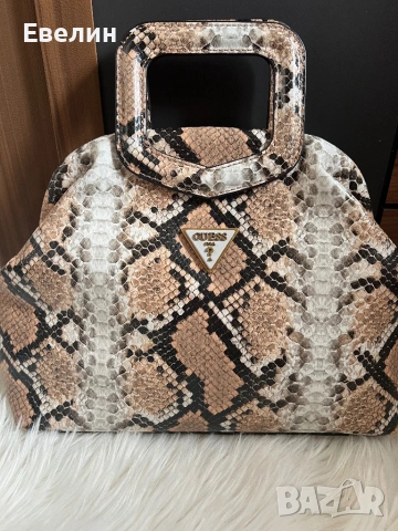 Оригинална чанта guess
