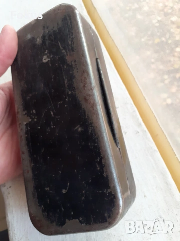 Стара метална кутия, снимка 4 - Антикварни и старинни предмети - 53363753