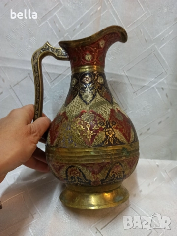 Масивна голяма  месингова кана, украсена със сложни цветни емайлирани и златни шарки-емайлираните де