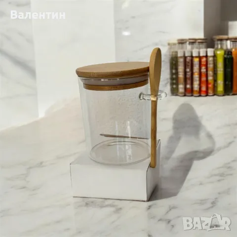 Стъклено бурканче с дървен капак и дървена лъжичка, снимка 1