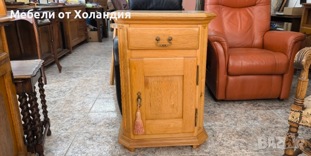 Светло дъбово шкафче