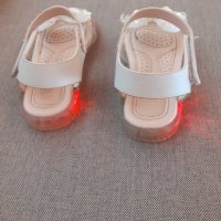 Детски светещи LED сандали за момиче внос от чужбина, снимка 8 - Детски сандали и чехли - 37218016
