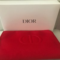 Несисер на Dior , снимка 2 - Портфейли, портмонета - 35077034