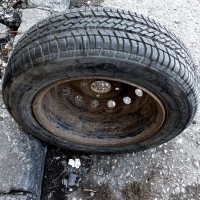 Резервна гума от Пежо, снимка 2 - Гуми и джанти - 44633501