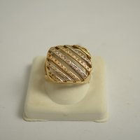 златен пръстен 18 карата Л 12304, снимка 1 - Пръстени - 39692596