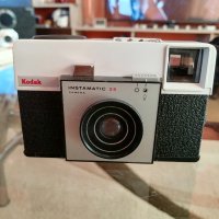 Ретро фотоапарат Kodak Instamatic 25, снимка 2 - Фотоапарати - 42863351