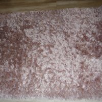 розов килим с дълъг косъм, снимка 1 - Килими - 42025777