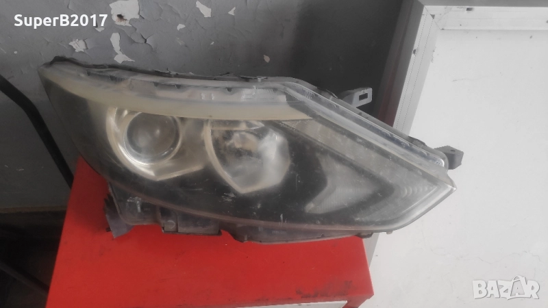 Продавам - оригинален десен фар за Нисан Кашкай 2015 г., снимка 1