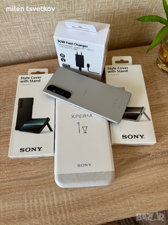 SONY Xperia 1 V, Зарядно, 2 калъфа и протектори, снимка 1