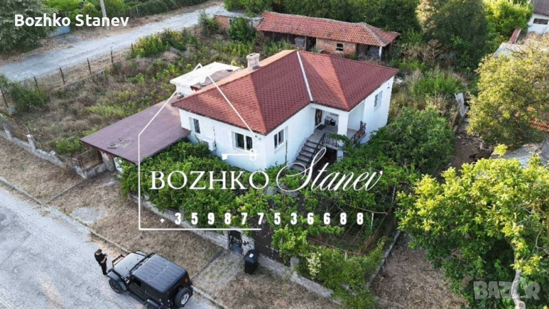 Продава се масивна двуетажна къща , снимка 1