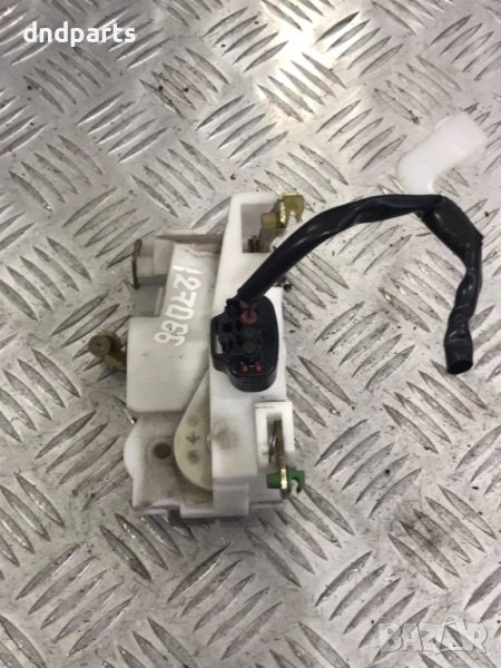 Задна дясна брава Toyota Avensis,2001г., снимка 1