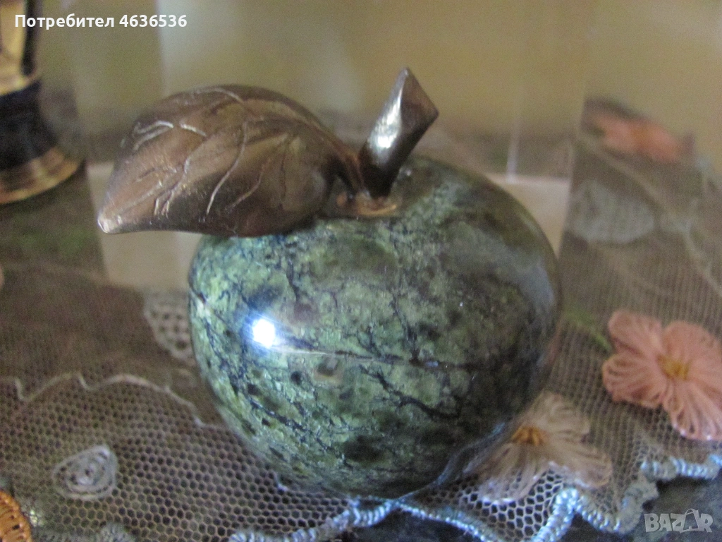 Арт декорация -мраморна ябълка и бронз , 6 см., снимка 1