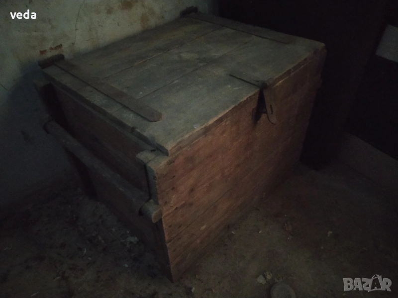 Много стар съндък тип дървена ракла, снимка 1