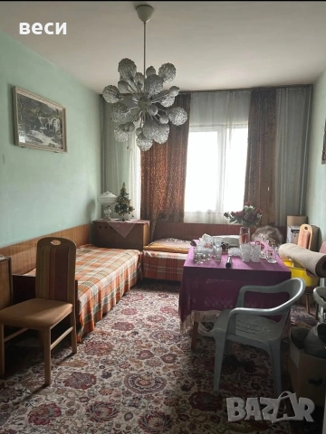 Продаваме двустаен апартамент с преходна спалня 