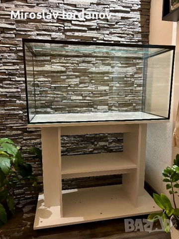 Нов Аквариум с капаци и поставка