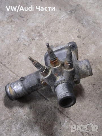 Фланец тройник антифриз за Голф 4 Ауди А3 Сеат Шкода VW Golf 4 Audi A3 Seat Skoda Bora 038121133A