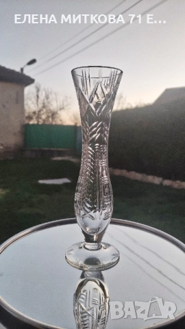 Тясна кристална ваза с богата ръчна гравюра, снимка 2 - Вази - 52777420