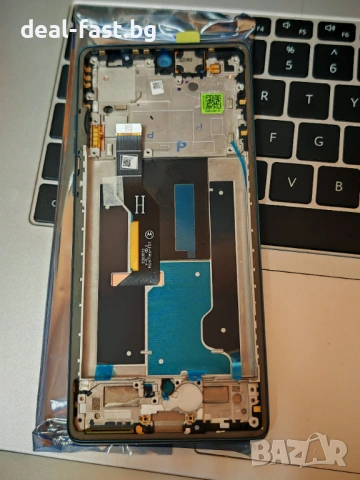 Нов оригинален дисплей с рамка за Motorola Edge 50 Fusion / Forest Blue / Гаранция, снимка 3 - Резервни части за телефони - 54139331