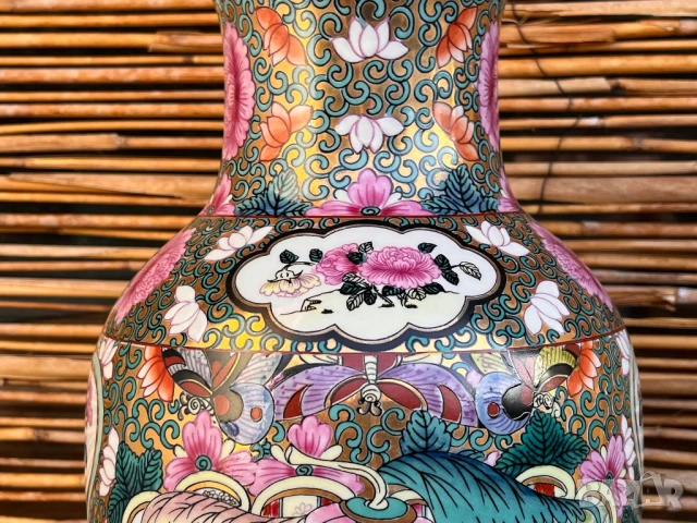 Ръчно рисувана порцеланова ваза в китайски стил – Famille Rose, снимка 4 - Антикварни и старинни предмети - 50779605