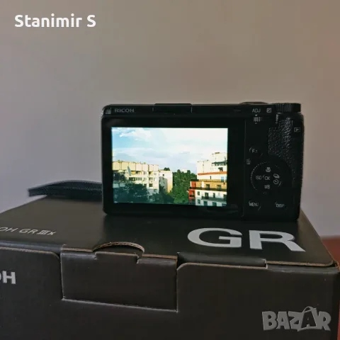 Ricoh GR IIIx с оригинална батерия, зарядно и SD карта, снимка 2 - Батерии, зарядни - 55791797