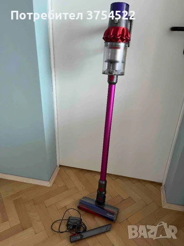 Вертикална безкабелна прахосмукачка Dyson V10