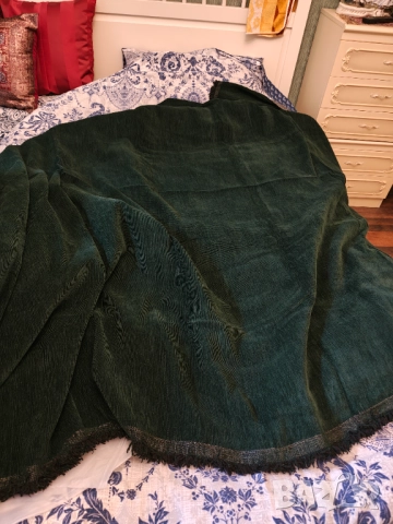 Ново модерно шинилово покривало за диван  , снимка 2 - Покривки за легло - 51447224