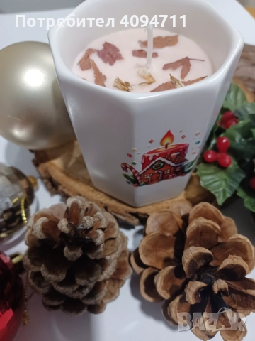 Декоративна свещ със соев восък с аромат на цветя/роза и жожоба в красива порцеланова чаша., снимка 3 - Декорация за дома - 52402578