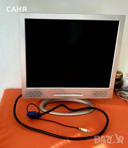 Сребрист монитор на стойка, снимка 2 - Монитори - 53138952