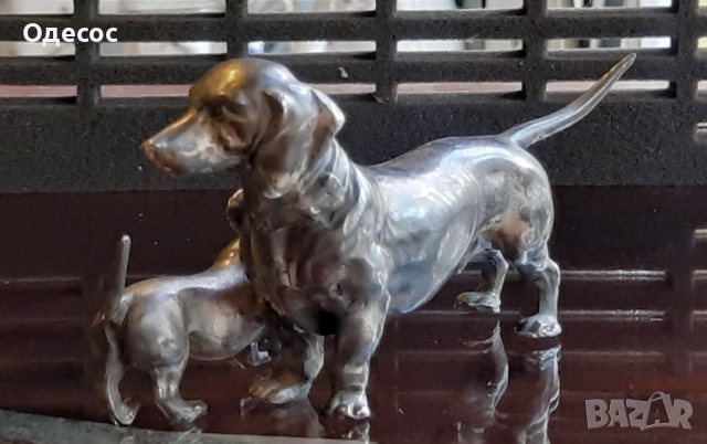 Старинна посребрена композиция от две фигури на дакели, снимка 2 - Антикварни и старинни предмети - 51608257