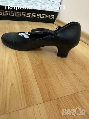 Продавам оригинални дамски скарпини CAPEZIO, снимка 2 - Други - 56183755