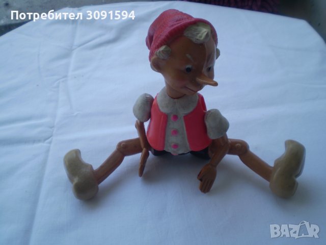 Колекционерска Стара бакелитена детска играчка Пинокио      Буратинодоста запазена за годините си