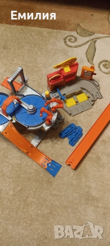 Писти Хот Уилс и елементи за свързване 