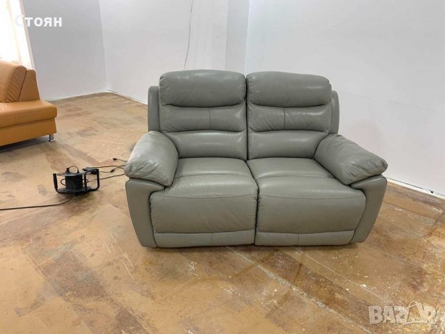 Сив кожен диван двойка с  релаксиращ механизъм за краката, снимка 1 - Дивани и мека мебел - 39675614