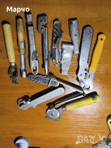 Лот стари отварачки и уреди за кухня