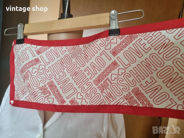 Копринен шал(фишу) на бранда Love Moschino, снимка 6 - Шалове - 53929383