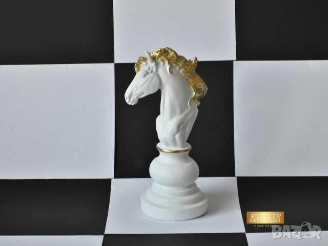 Статуетка Бяла Шахматна Фигура Кон / Изработена от Смола / Бял Мат със Златни Акценти 26 x 13 см., снимка 3 - Статуетки - 52395467