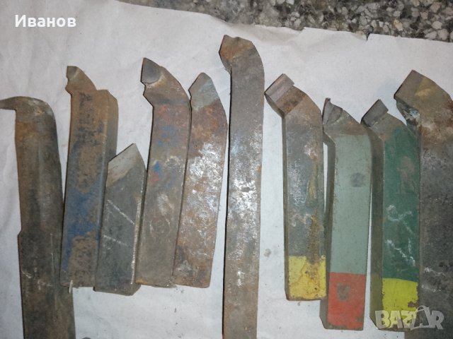За струг ножове 20х20 продавам в Други инструменти в гр. Велико Търново ...