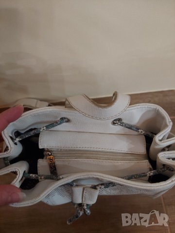 Бяла кожена чанта раничка Doca, снимка 4 - Чанти - 39031768