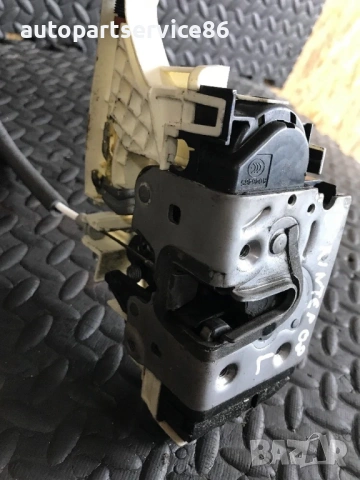 Заключващ механизъм за предна лява врата за Mercedes W906 Sprinter (2008) A9067201435, снимка 2 - Части - 54180220