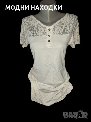 Еластична,бяла тениска с дантела