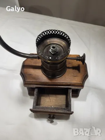 Стара антична нощна лампа от бронз и дървен материал, снимка 6 - Антикварни и старинни предмети - 49510337