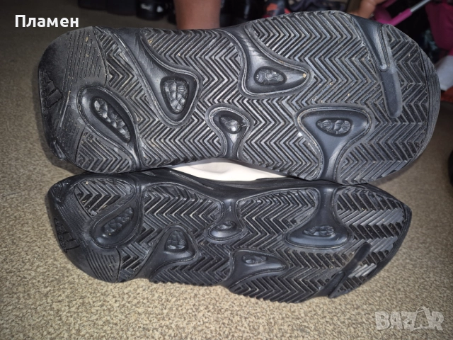 Оригинални Маратонки Adidas Yeezy Boost 700 ,45 номер, снимка 5 - Маратонки - 51940555