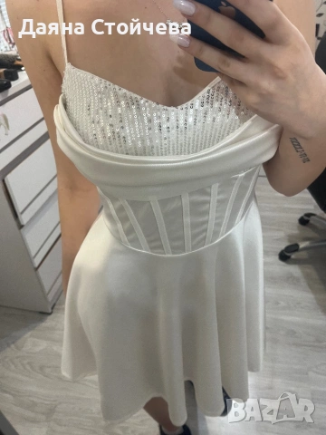 Сатенена рокля