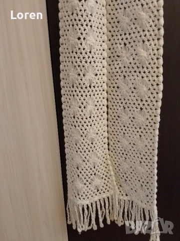 Ново!Бял руски шал материя изкуствена машинна плетка, снимка 2 - Шалове - 52580312