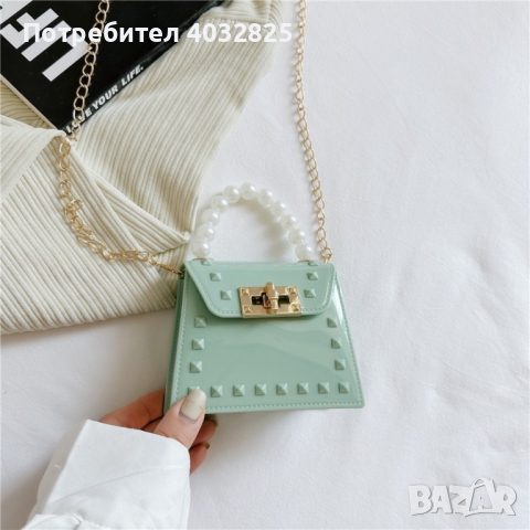 Малка силиконова дамска чанта с дръжка от перли 12,5х10, снимка 1 - Чанти - 44803242