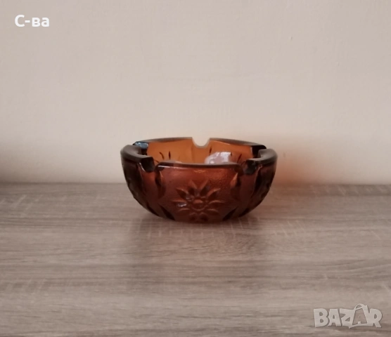 Пепелник стъклен от 80-те години , снимка 3 - Други ценни предмети - 53111915