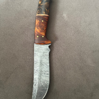 Ловен нож от Дамаска стомана кожена кания, снимка 4 - Ножове - 44746300