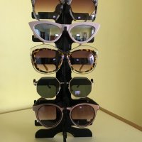 Слънчеви очила, снимка 4 - Слънчеви и диоптрични очила - 35403175